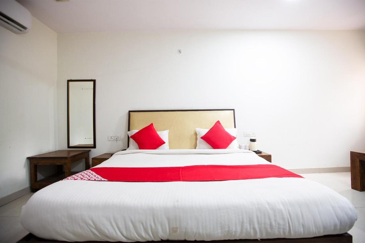 Oyo 44174 Hotel Mid Town Prime Harthala Buitenkant foto