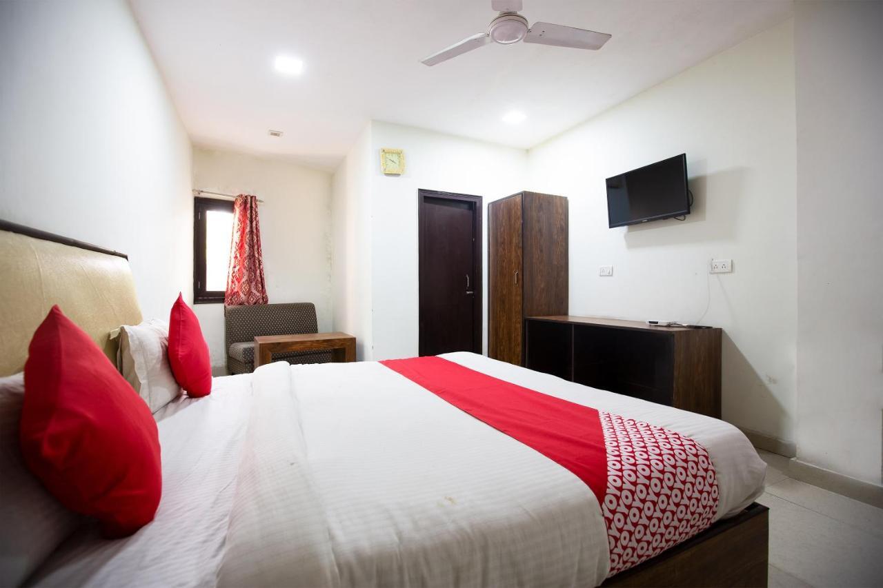 Oyo 44174 Hotel Mid Town Prime Harthala Buitenkant foto