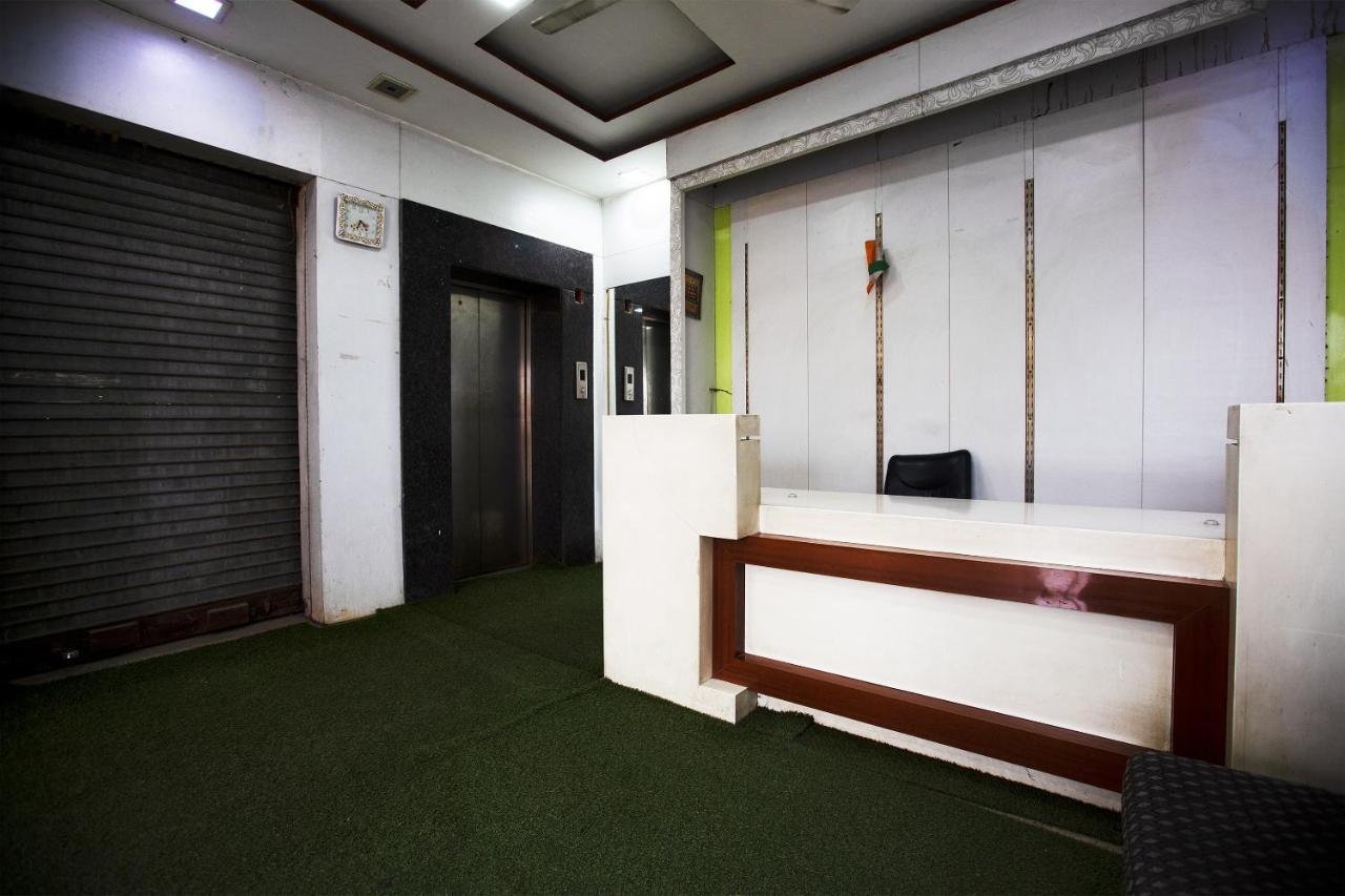 Oyo 44174 Hotel Mid Town Prime Harthala Buitenkant foto
