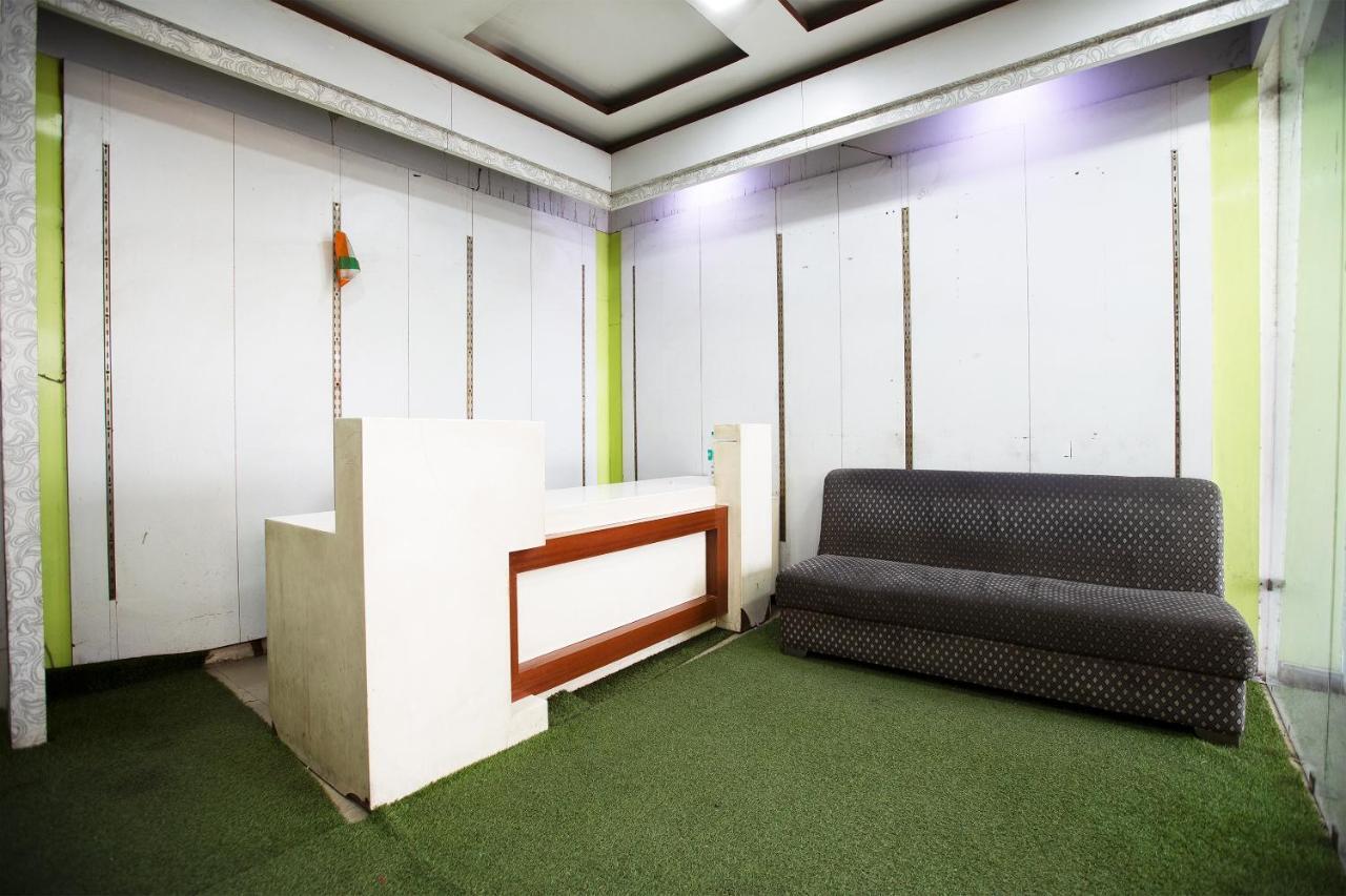 Oyo 44174 Hotel Mid Town Prime Harthala Buitenkant foto