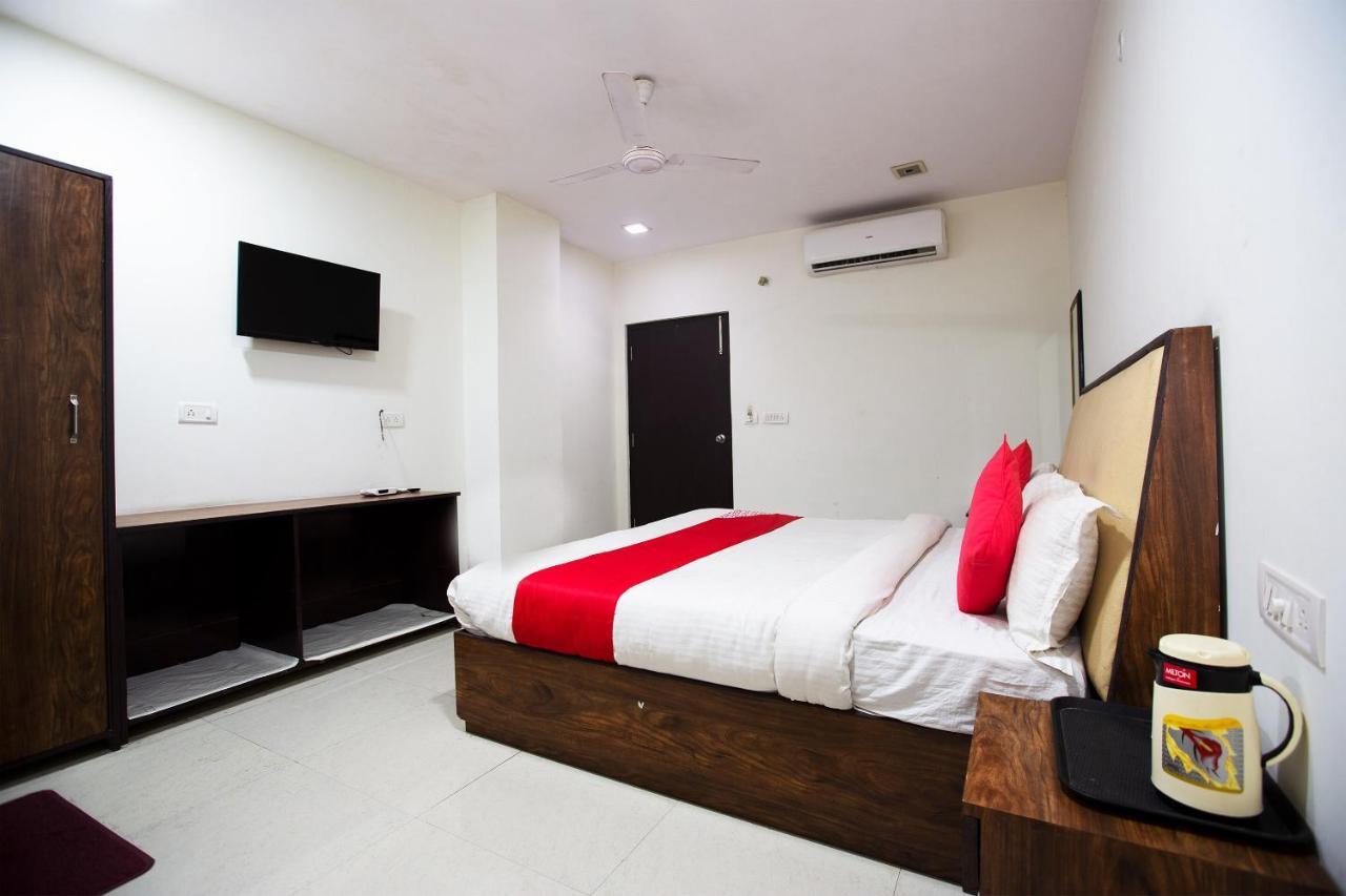 Oyo 44174 Hotel Mid Town Prime Harthala Buitenkant foto
