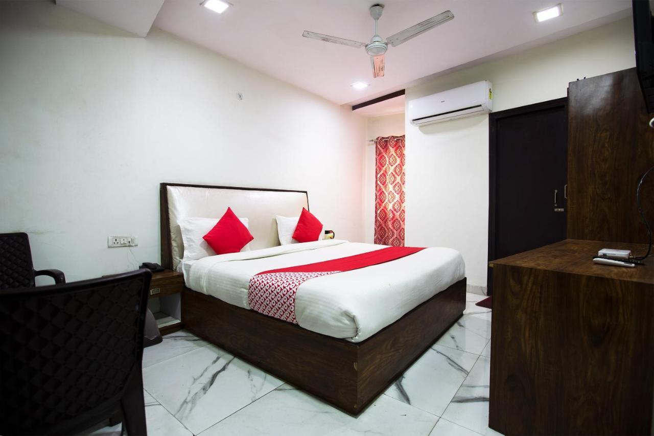 Oyo 44174 Hotel Mid Town Prime Harthala Buitenkant foto