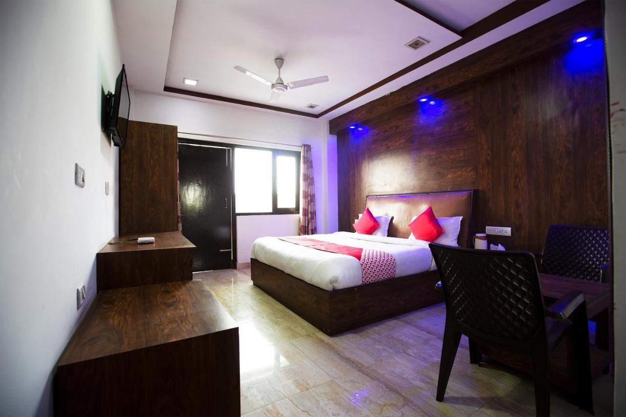 Oyo 44174 Hotel Mid Town Prime Harthala Buitenkant foto