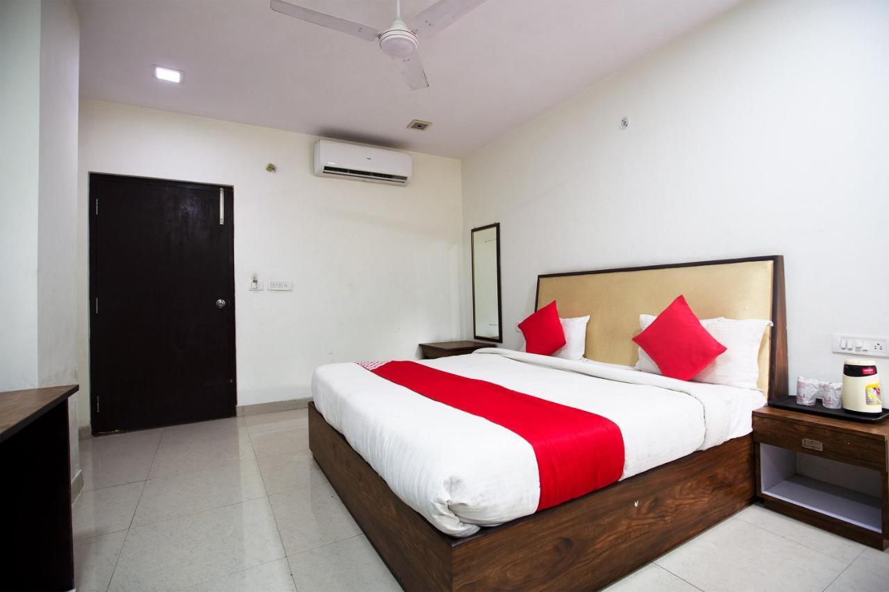 Oyo 44174 Hotel Mid Town Prime Harthala Buitenkant foto