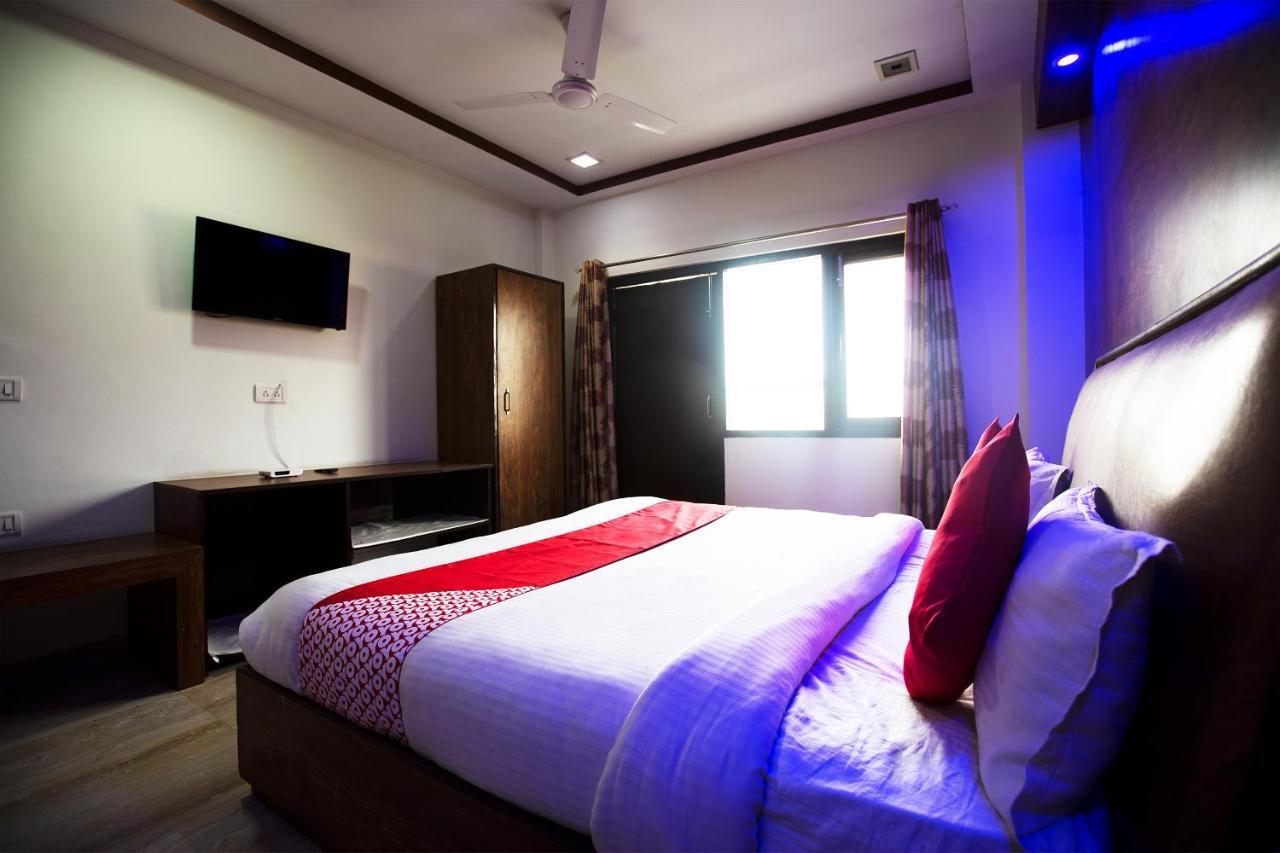 Oyo 44174 Hotel Mid Town Prime Harthala Buitenkant foto