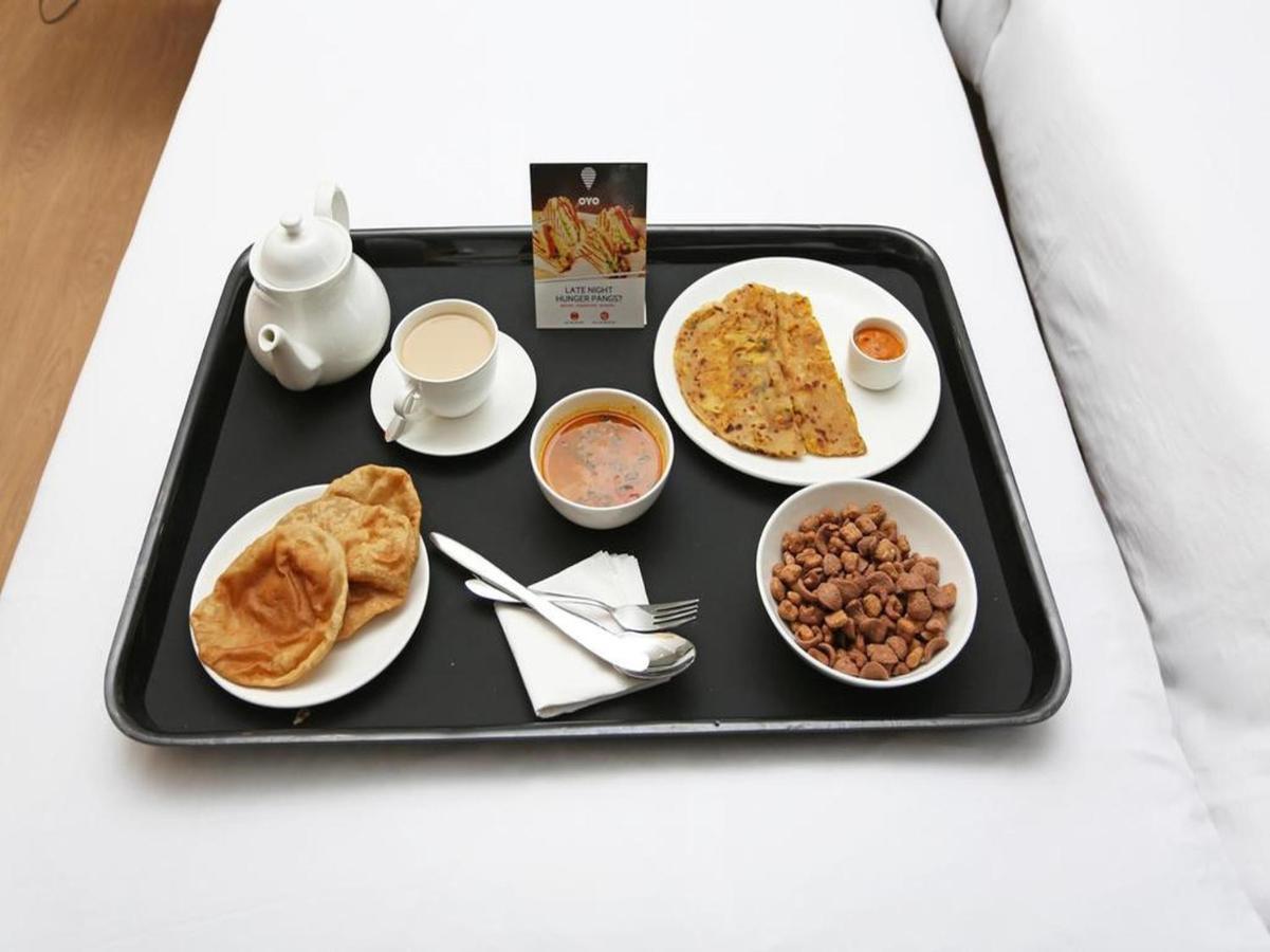 Oyo 44174 Hotel Mid Town Prime Harthala Buitenkant foto